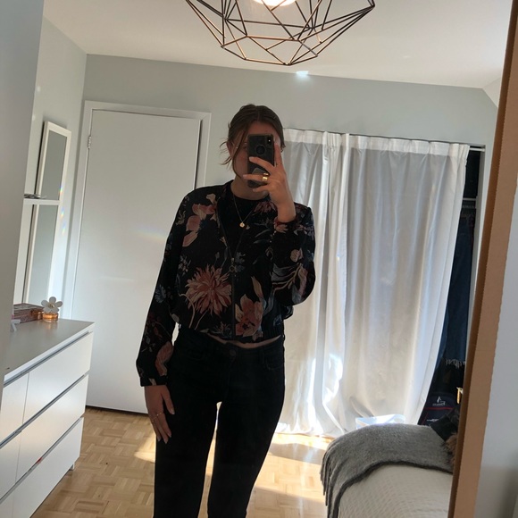 Bomber jackets - Picture 2 of 5